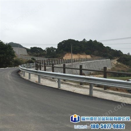 护栏板厂供应高速公路波形护栏村道双波防撞栏杆波形梁钢护栏