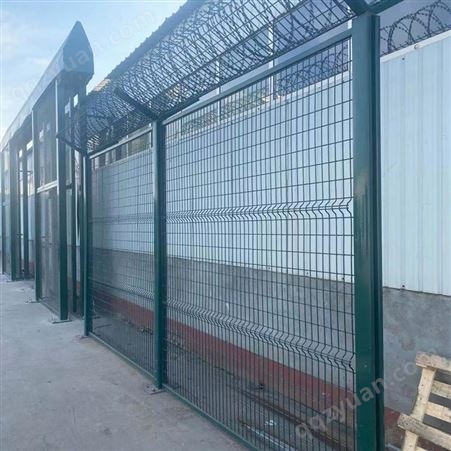 热镀锌浸塑机场场道工程围界护栏网顶部带刺丝滚笼支架