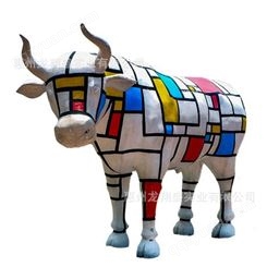 齐齐哈尔玻璃钢动物雕塑广场牧场大型摆放时尚仿真格子彩绘牛造型景观雕塑